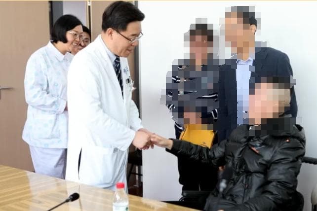 全球首例微创硬膜外脑机接口患者术后一年恢复良好