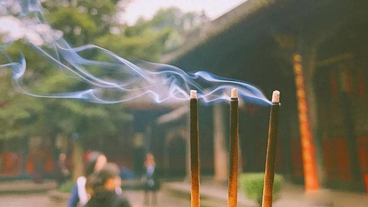 烧香文化：从历史渊源到现代传承