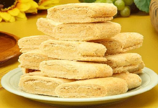 厦门传统美食：酥脆香甜的贡糖