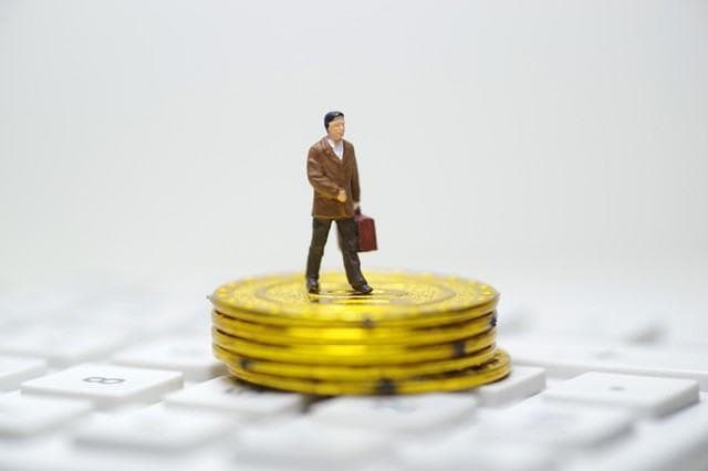 如何理解LOF基金的运作机制？这种运作机制在市场中有哪些表现形式？