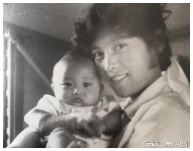 宋晓英：一代人的女神，再婚老公离世后，儿子在悲伤中带领她坚强
