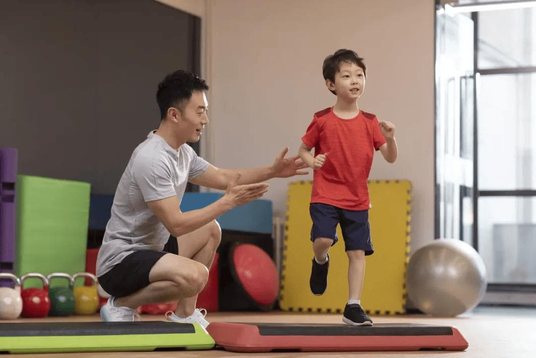 暑期运动攻略：不同年龄段孩子的运动项目与注意事项