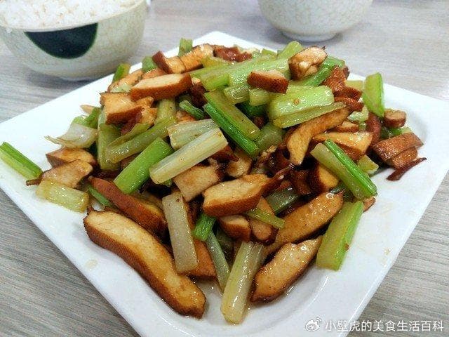 香干炒得不好吃？那是没掌握技巧，学我这一招，鲜香滑嫩还下饭