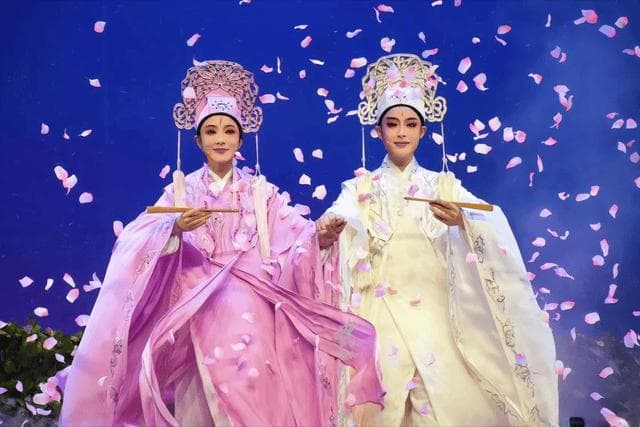 梁祝诗词中的爱情传奇：从古代到现代的诗意演绎