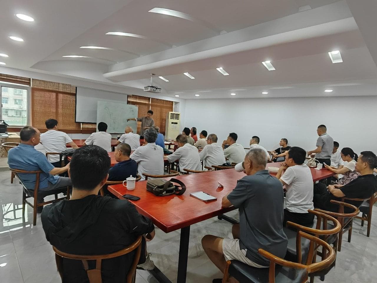 玩易之门：六亲根源与卦爻关系