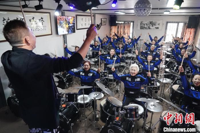 中国"银发族"追逐老年潮生活