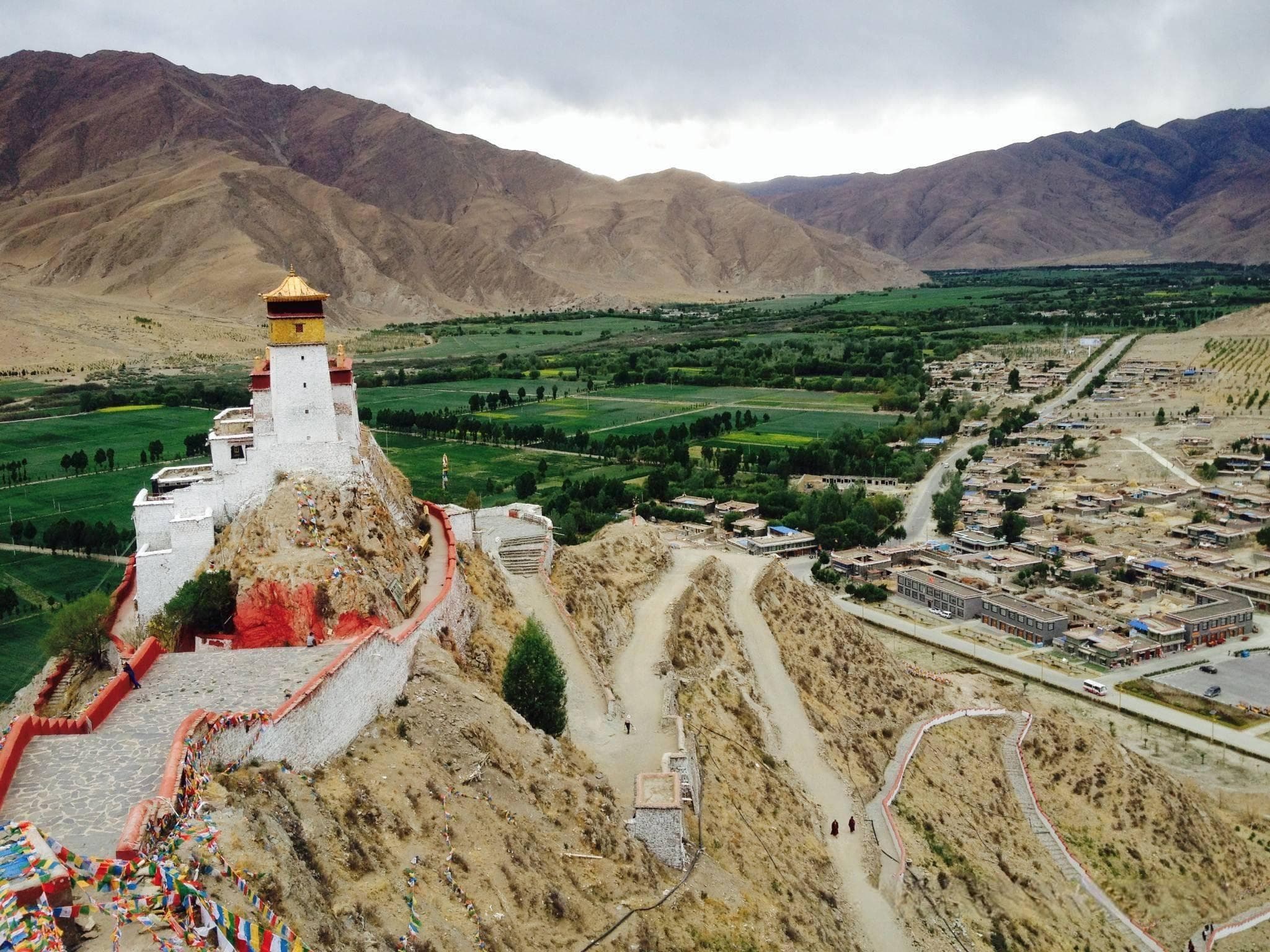 西藏之旅：探索神秘高原的旅游攻略详解