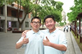 长沙一学生吃钙片噎到差点晕倒 同桌教科书式救援化险为夷