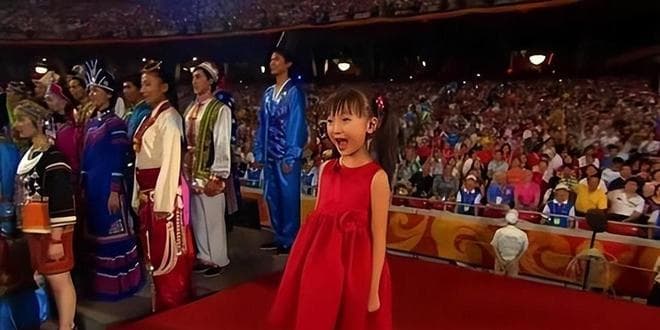 2008奥运会上的《歌唱祖国》：两个女孩的16年人生路