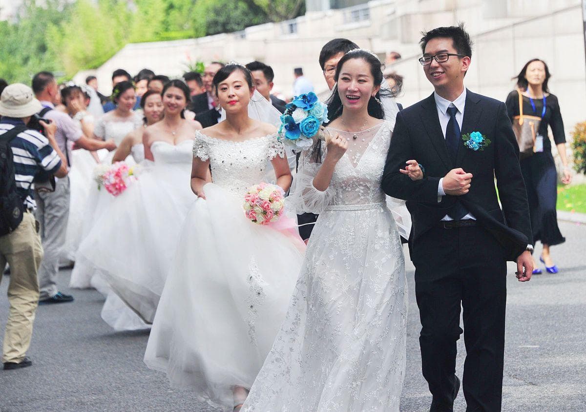 同事结婚生孩子，随礼金额怎么定？