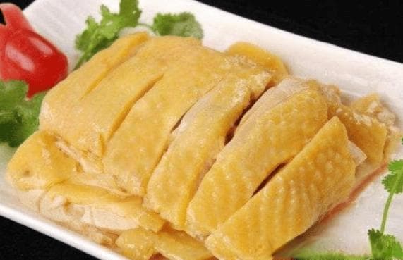 白切鸡的正宗煮法和配料，让您在家也能轻松制作出美味的白切鸡