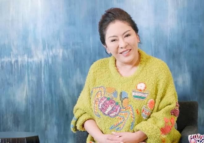 向太、蔡明、刘晓庆：三位女性艺人的人生传奇与相处之道
