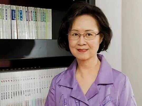 作家琼瑶的小说“书名技巧”，分别举例并解析