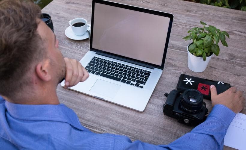 如何确保Word中的表格不跨越页面？探索防止跨页显示的设置技巧