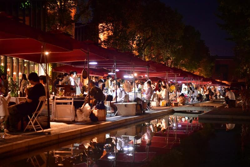 逛陶溪川夜市，看火热“夜经济”