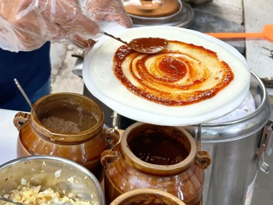 大理三月街十二时辰美食图鉴：从清晨到深夜的味觉盛宴