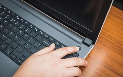 电脑怎么强制重启？用强制重启组合键或者长按电源键