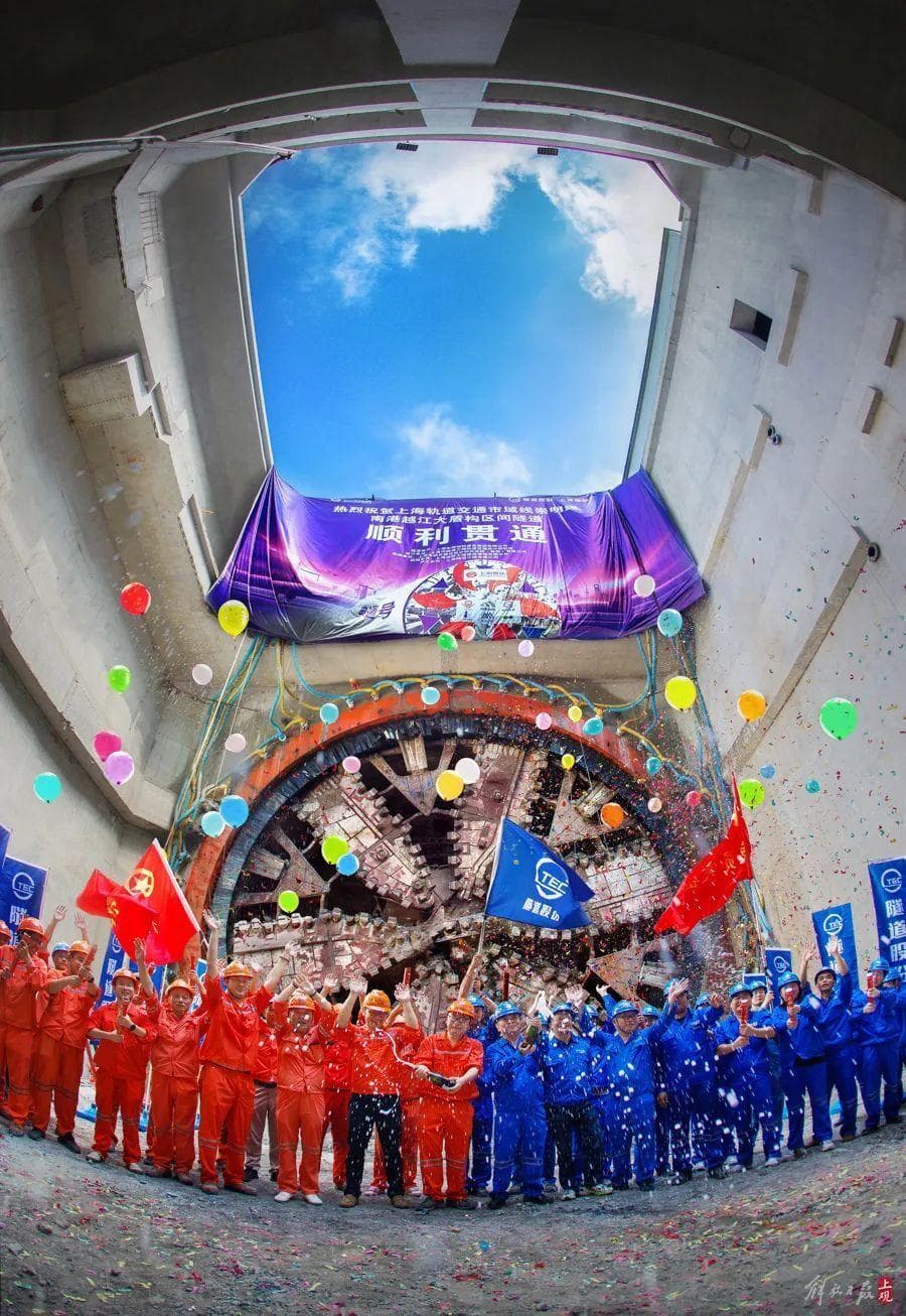 上海地铁22号线（崇明线）建设取得重大进展，南港越江隧道顺利贯通