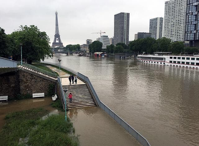 排水防涝生命线：雷达水位计+AI模型的城市内涝风险动态预警