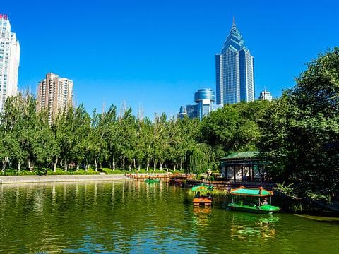 乌鲁木人民公园：自然美景与历史文化交融之地