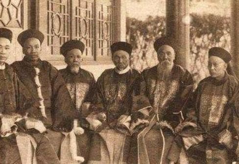 顾命八大臣的历史背景与意义