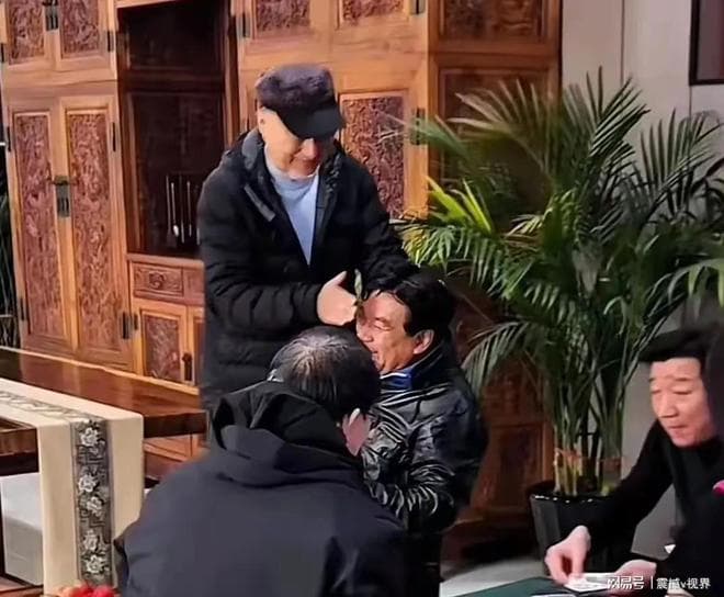 老友重聚，岁月见证情谊朱时茂、陈佩斯的30年传奇