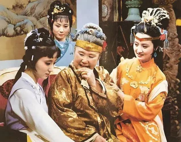 红楼“段子手”王熙凤，只有林黛玉能比，你看她开的4个玩笑