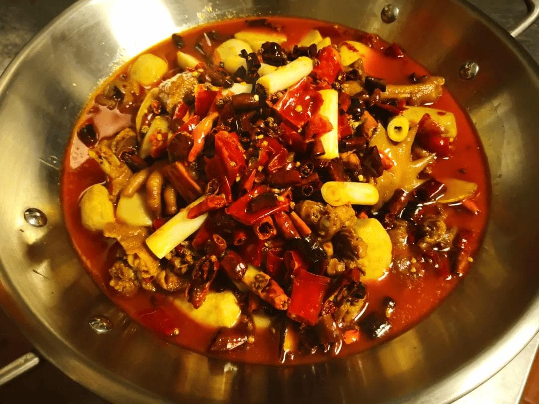麻辣火锅鸡详细制作流程分享，附底料制作、火锅油配方、猪骨鲜汤配比