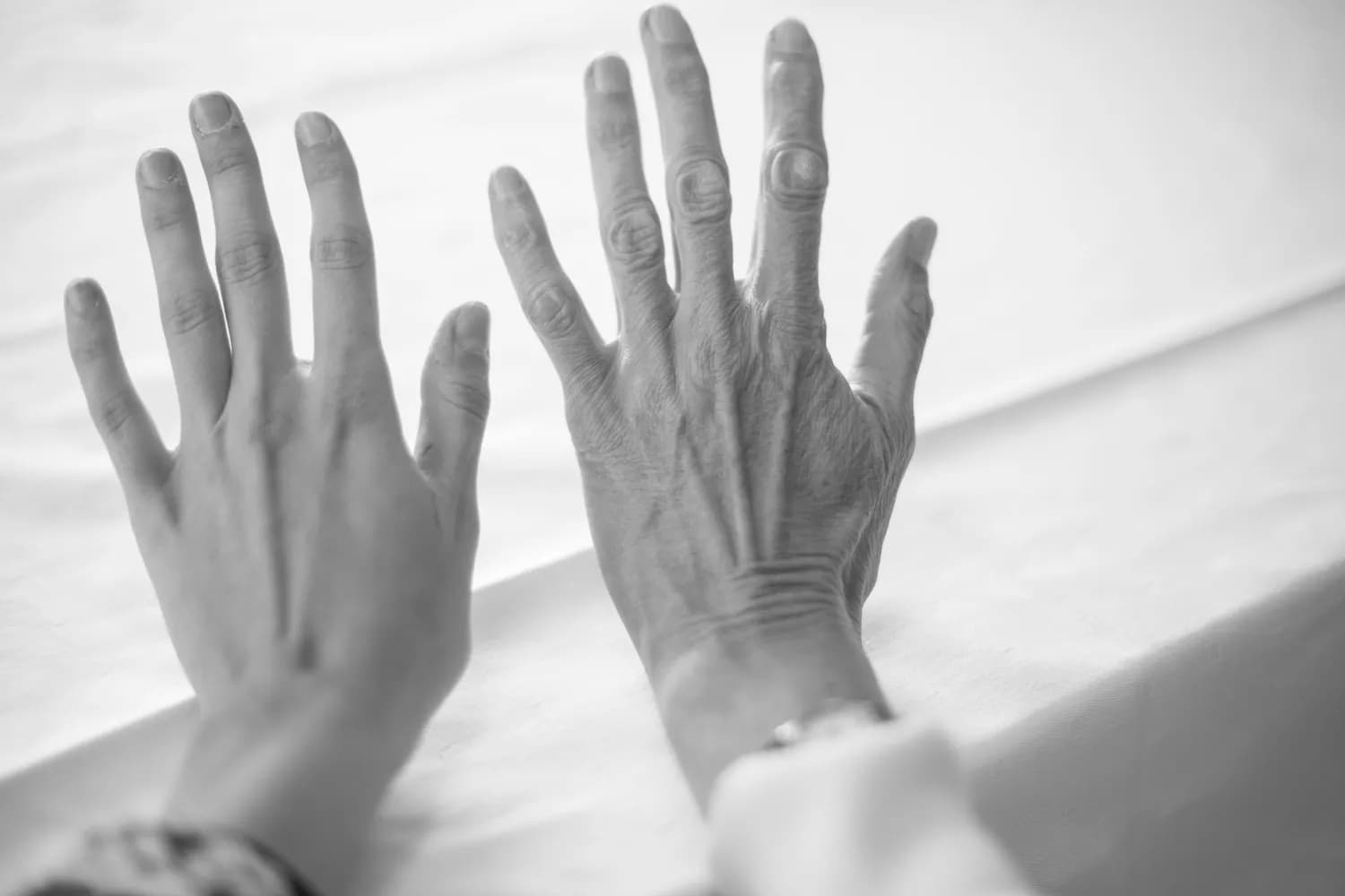 帕金森患者的手部护理：从锻炼到生活管理的实用指南