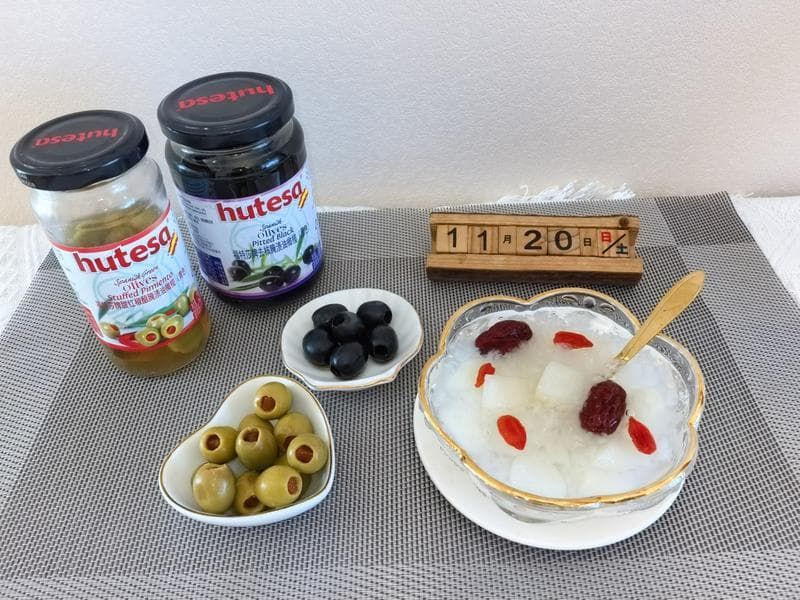 银耳雪梨羹：清肺润燥的秋冬滋补甜品