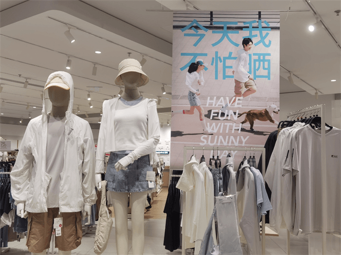 “硬防晒”用品热销 今年夏天流行“越捂越严实”？