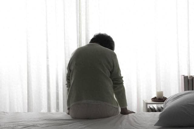 睡觉时4个现象，小心血糖升高了！煮饭时一个改变，轻松降血糖