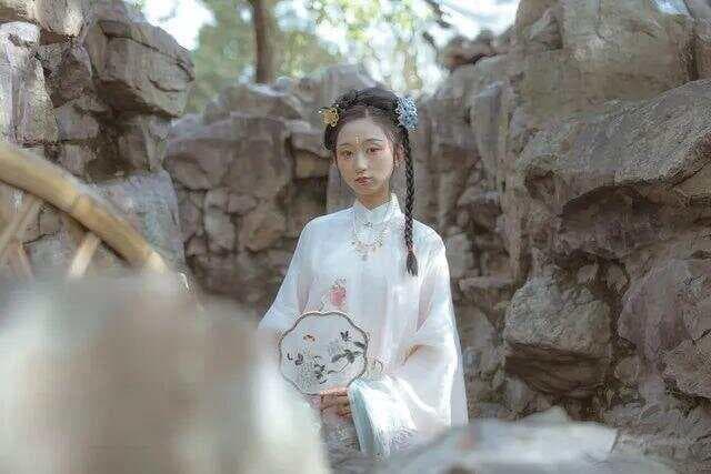 《诗经》里十个唯美句子，太招人喜欢了