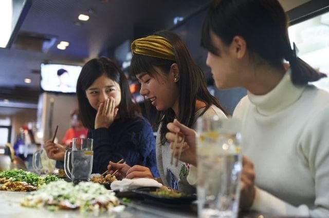 在日本如何吃御好烧
