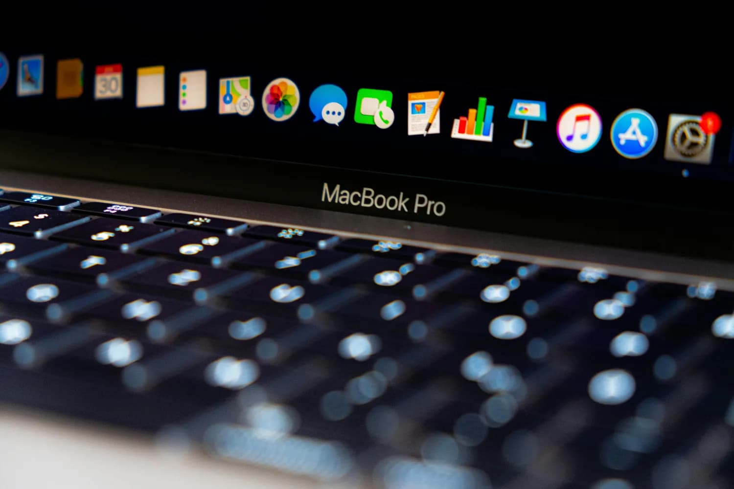 移动硬盘用exFAT：兼容Windows和Mac，支持超大文件