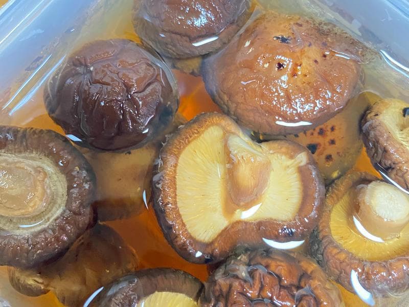 香菇炒青菜（干香菇版）的做法