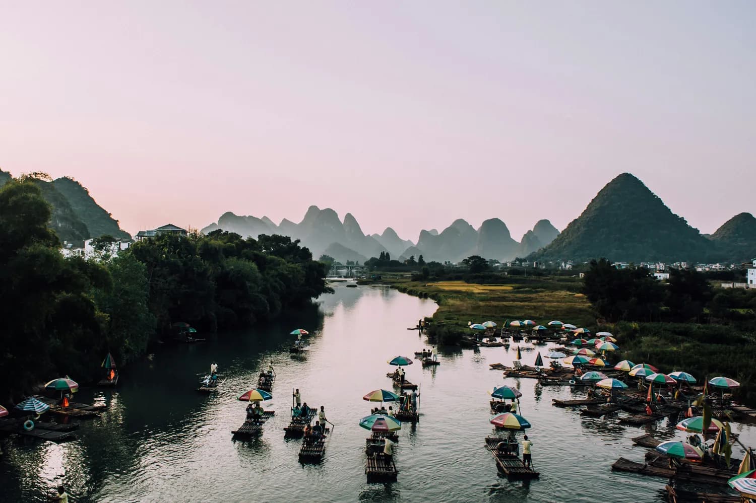 阳朔遇龙河竹筏漂流：三段线路详解与安全指南