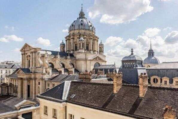 符号学的视角：巴洛克建筑的语言符号及其现代影响