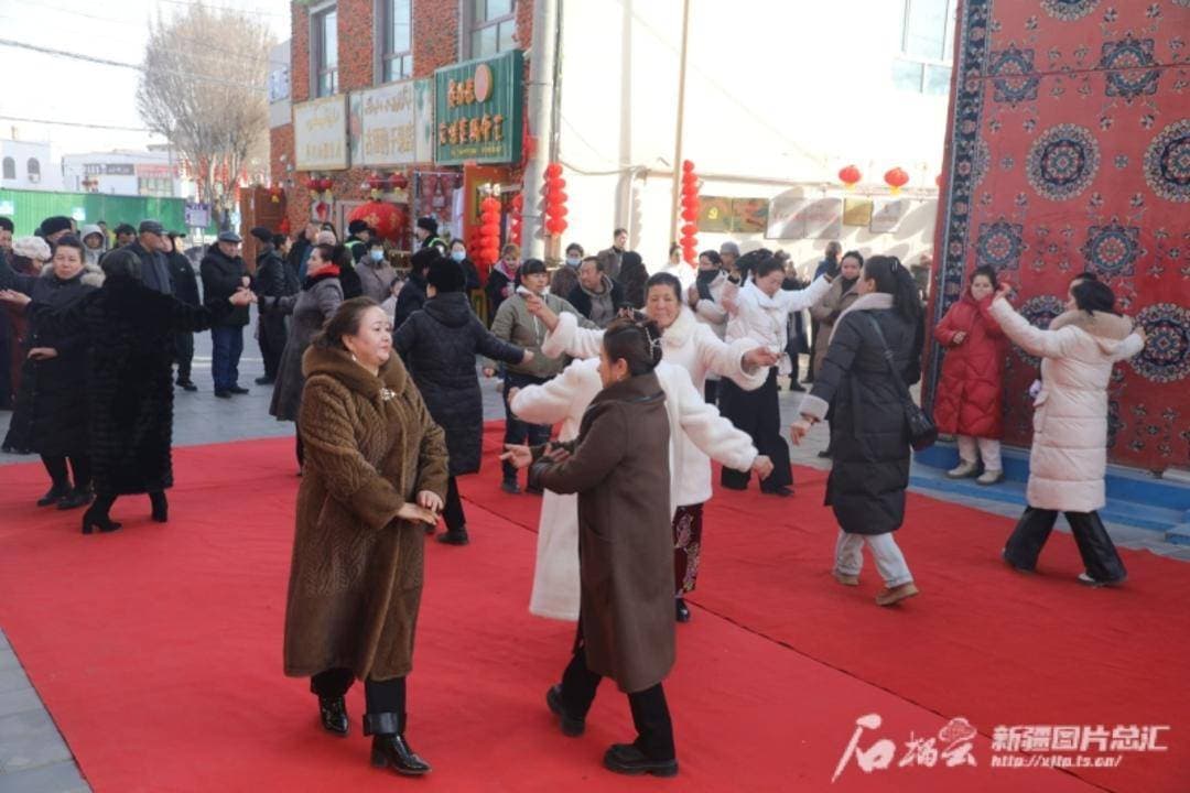 龟兹小巷：两年间的惊变与新春的欢乐