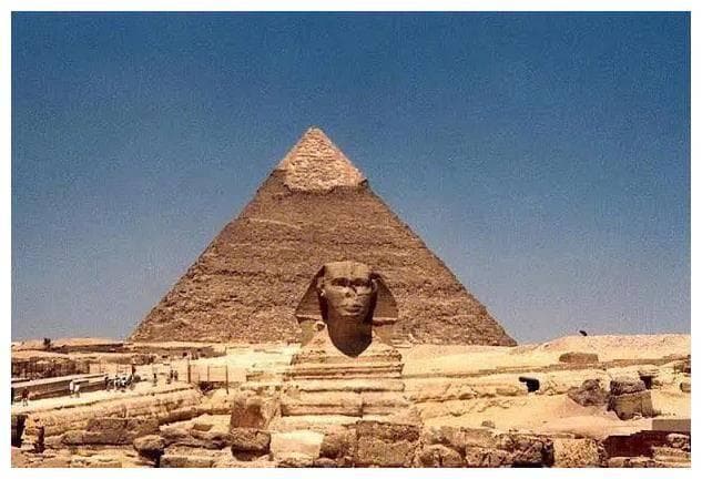公元前3000年，古埃及金字塔出现，他们的建筑艺术有何特点与影响