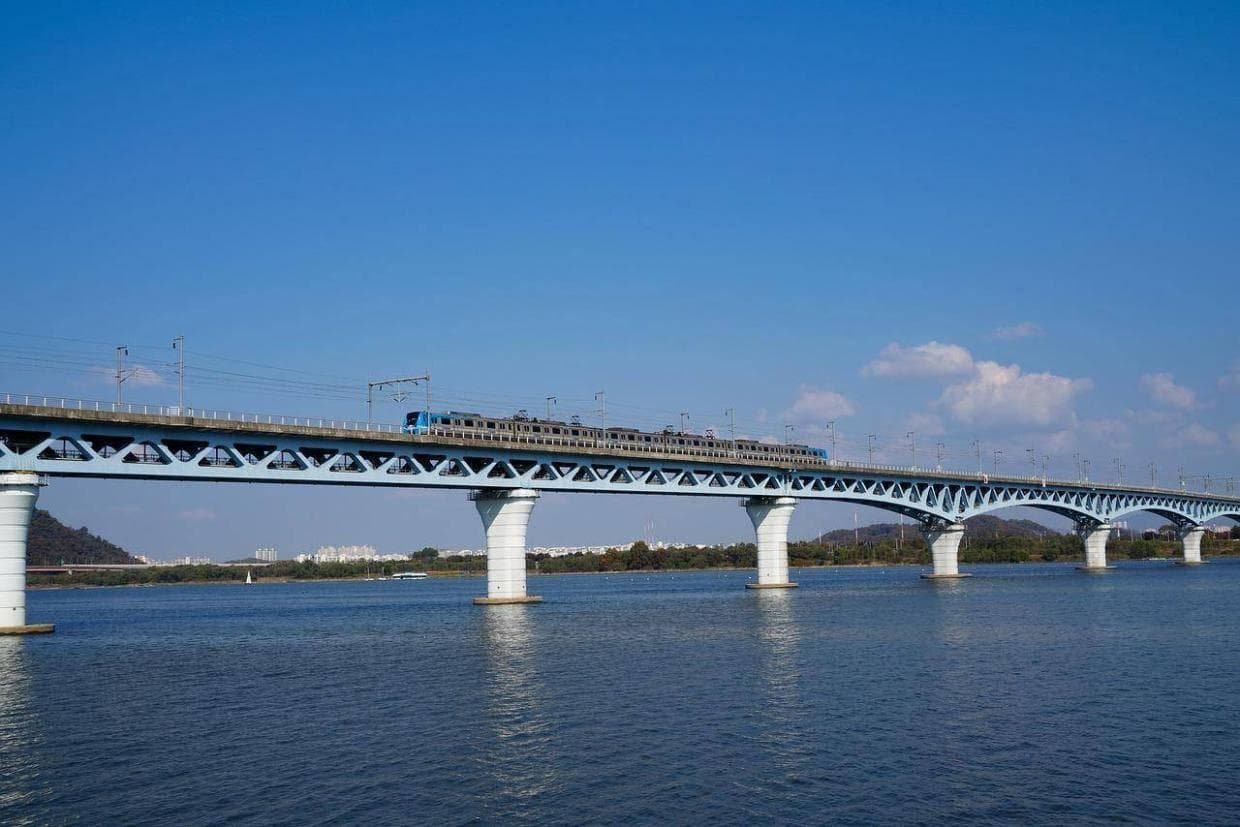 珠海拱北口岸附近停车攻略，珠海拱北口岸停车场收费