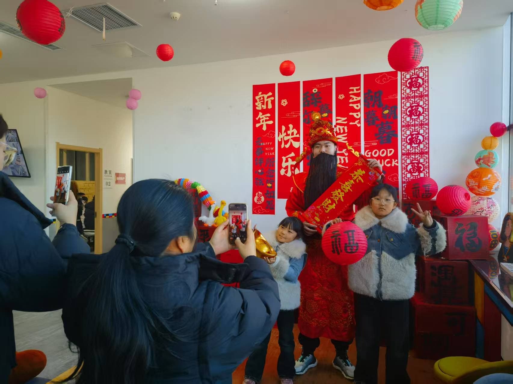 河北顺平：童心传承民俗韵 巧手同庆元宵节