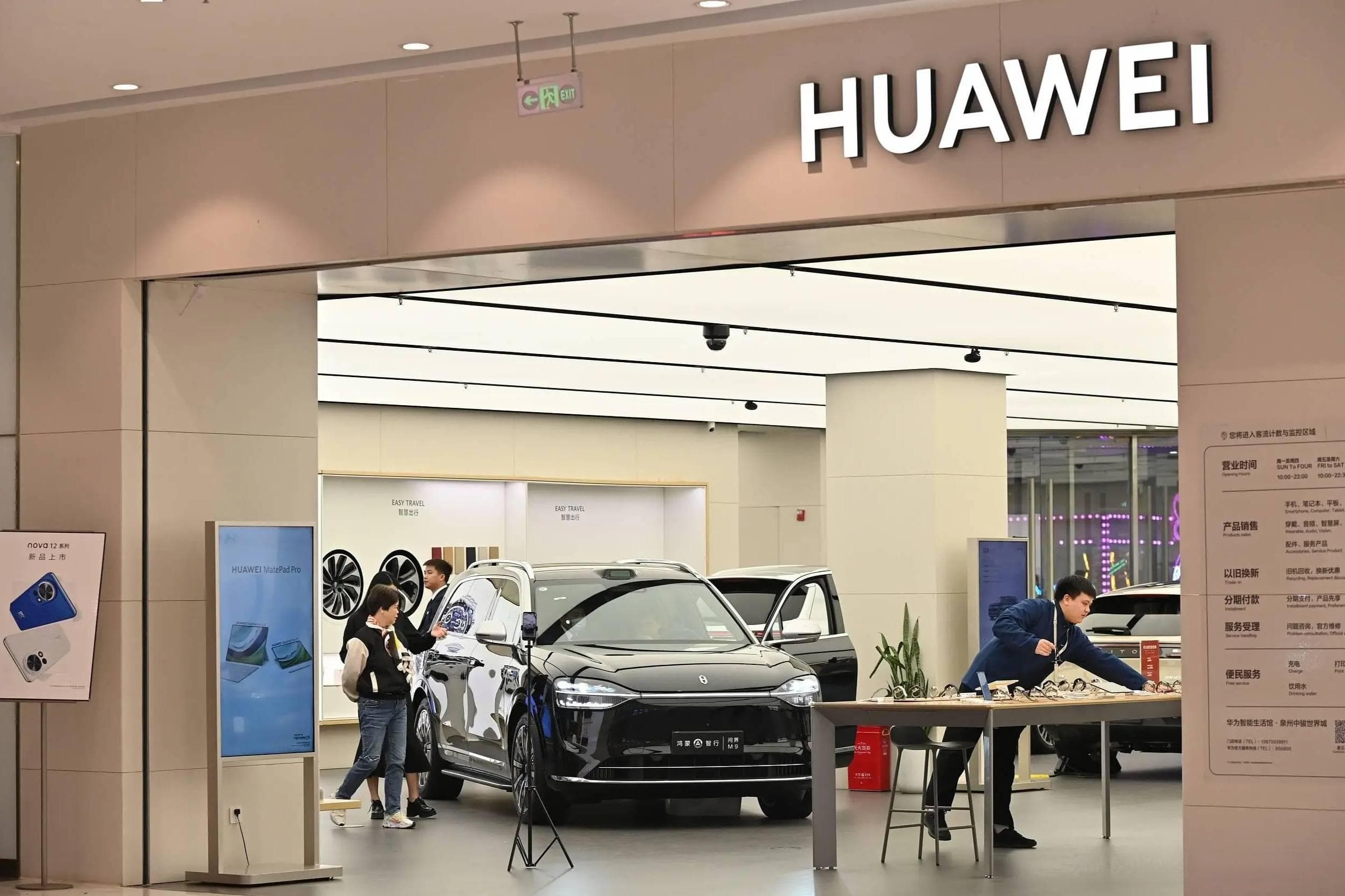 华为轮值董事长徐直军详解：为何华为选择不直接造车？