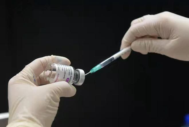 自主选择打新冠疫苗如今却抱怨后遗症，国家当时并未强制要求接种