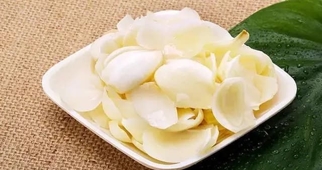 睡眠差，记得常吃这4种“安神菜”，安心神助睡眠，一觉睡到天明