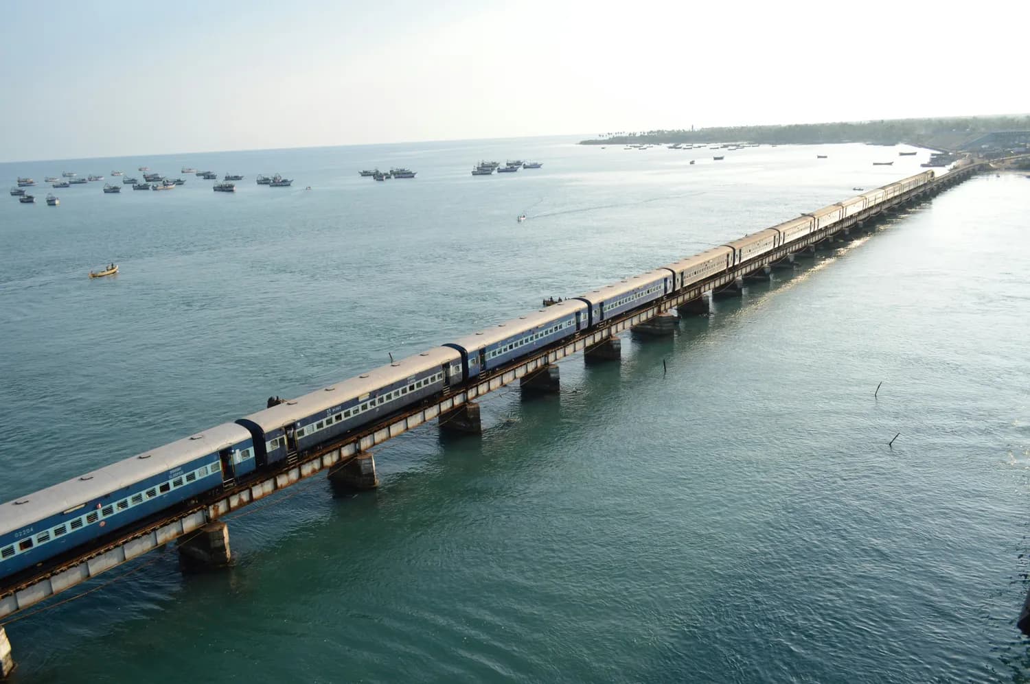 厦门首条“海景地铁”开通：跨海段成游客打卡新地标