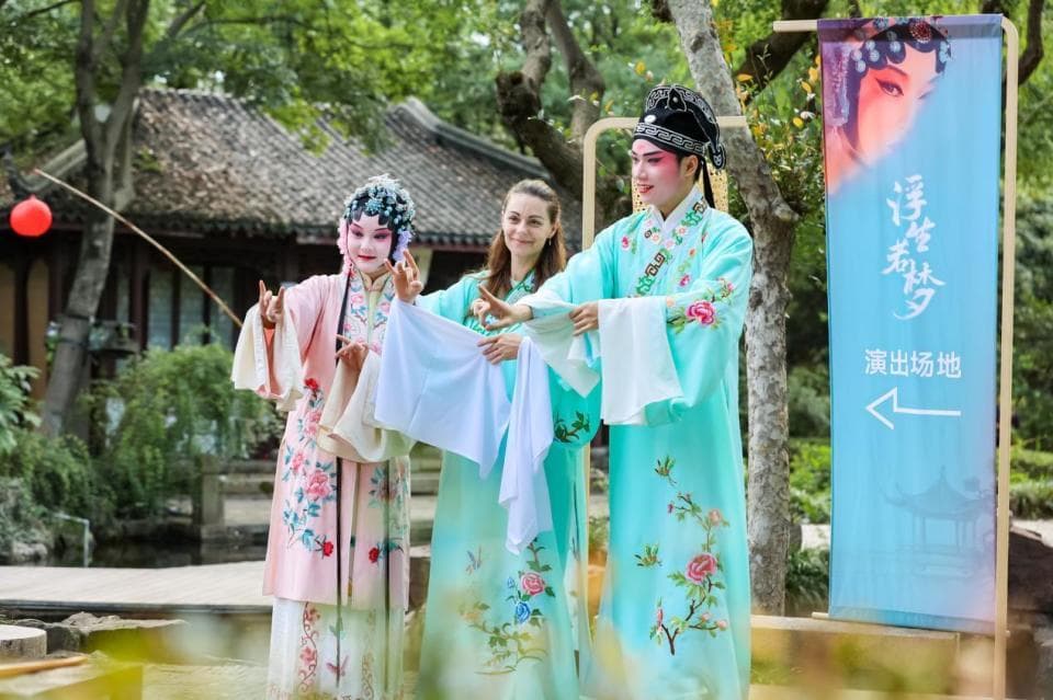 一票难求，实景园林昆曲《牡丹亭》在沪开演，“浮生若梦”的古风戏韵火遍网络