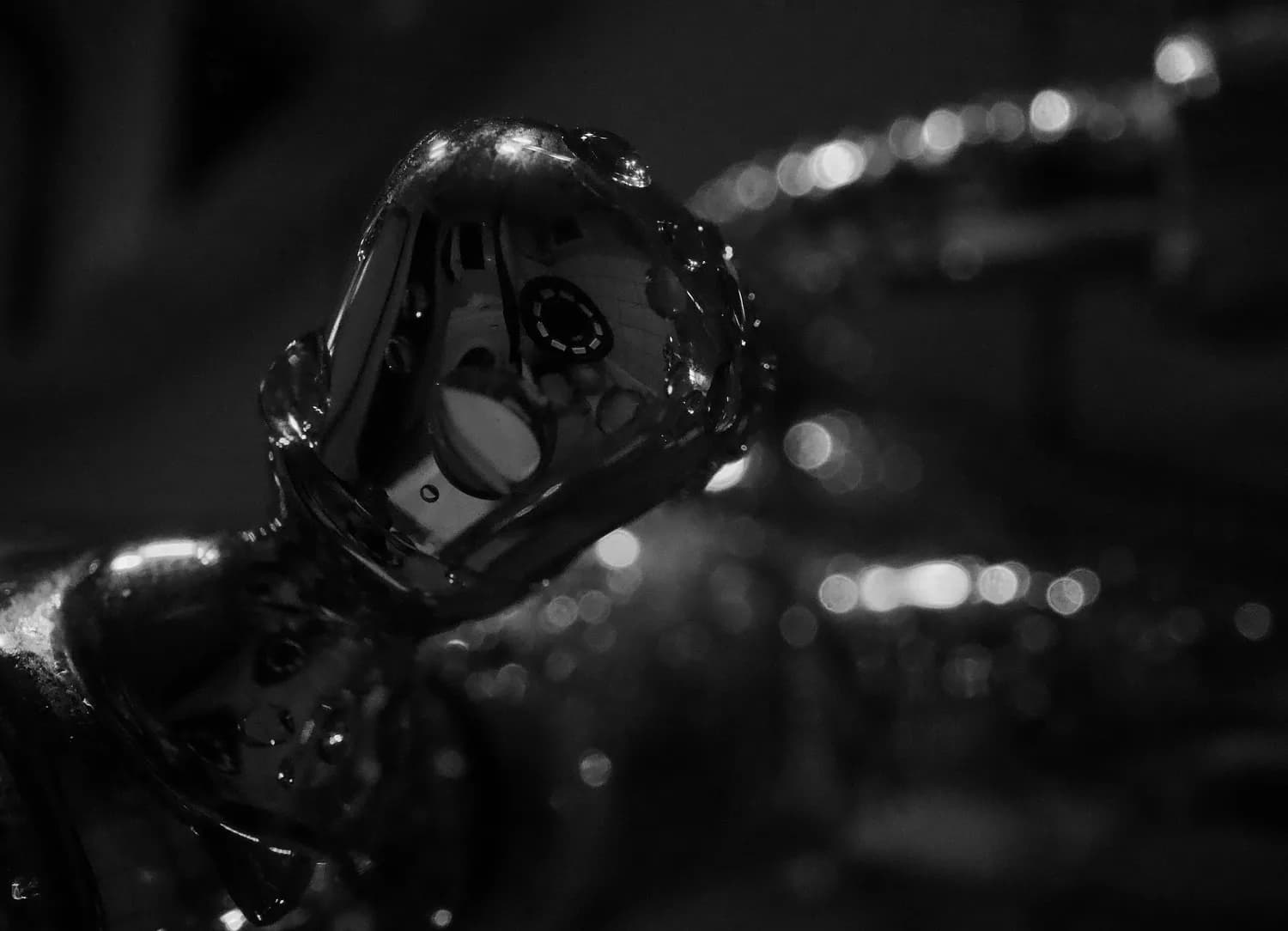 左腿锁链无法摘除，阿斯特拉将痛苦化作力量