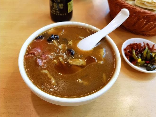 胡辣汤：中原暖阳下的味蕾记忆与文化传承
