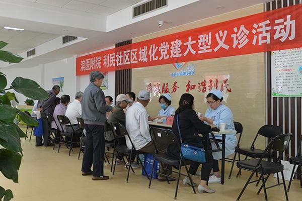 党建服务进社区　义诊活动暖人心